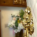 Fitzgeralds - - Sleeps 34 Ballybunion