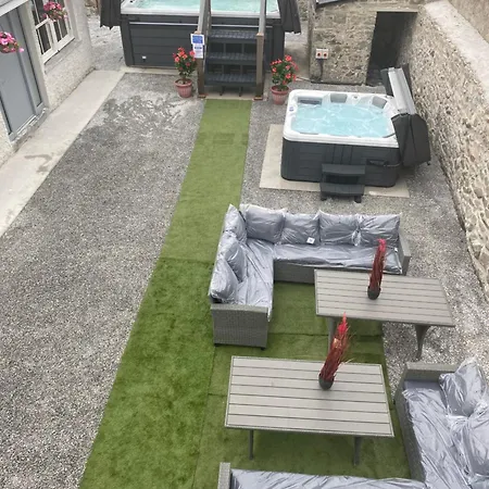 Fitzgeralds - - Sleeps 34 * Ballybunion