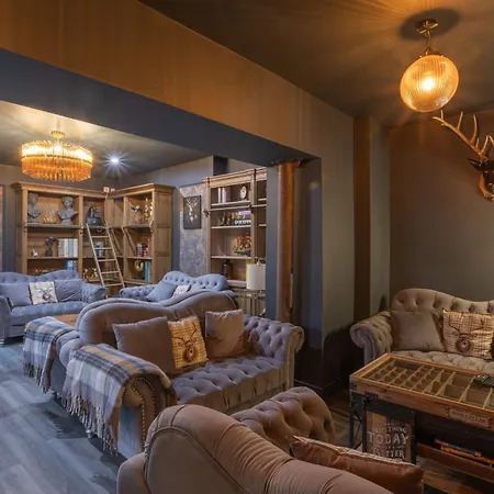 Fitzgeralds - - Sleeps 34 Dom wakacyjny