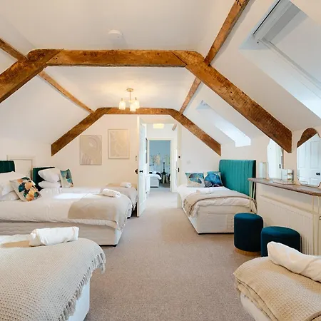 Fitzgeralds - - Sleeps 34 * Ballybunion