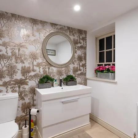 Fitzgeralds - - Sleeps 34