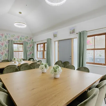 Dom wakacyjny Fitzgeralds - - Sleeps 34 *