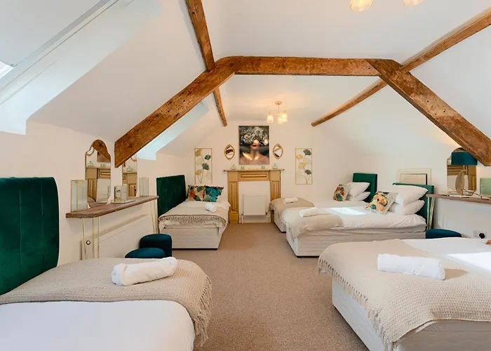 Fitzgeralds - - Sleeps 34 * Ballybunion