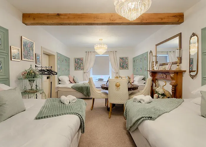 Fitzgeralds - - Sleeps 34 Holiday home Ballybunion