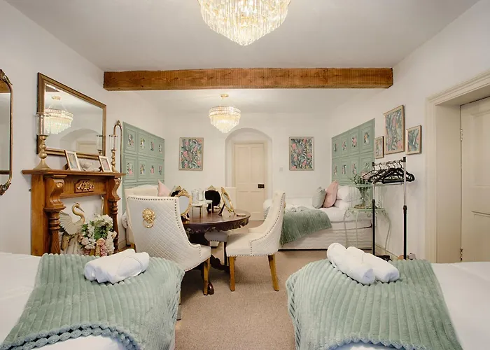 Fitzgeralds - - Sleeps 34 *