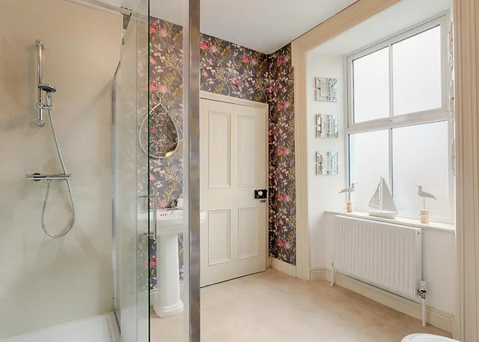 Fitzgeralds - - Sleeps 34 * Ballybunion