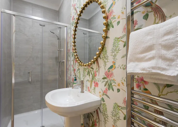 Fitzgeralds - - Sleeps 34