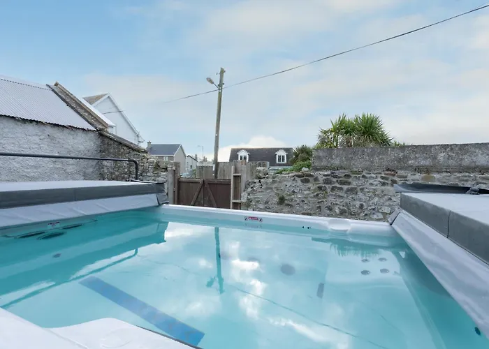 Fitzgeralds - - Sleeps 34 Ballybunion