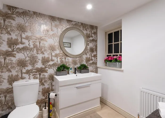 Fitzgeralds - - Sleeps 34