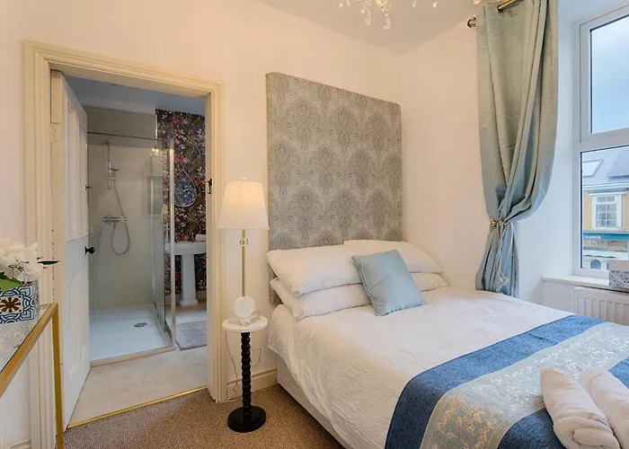 Fitzgeralds - - Sleeps 34 Holiday home