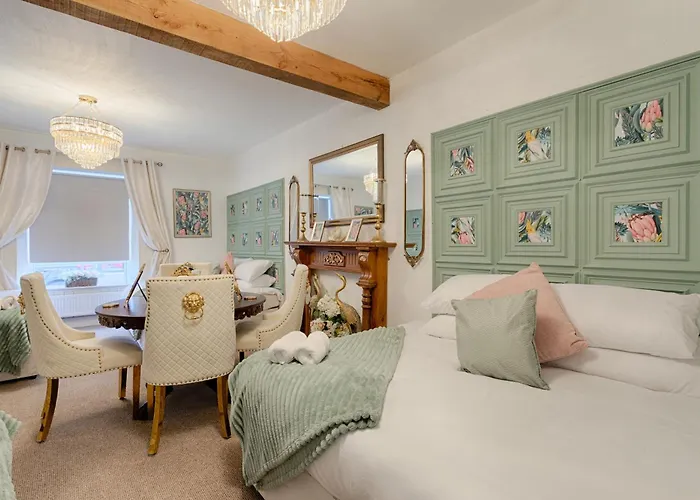 Fitzgeralds - - Sleeps 34 別荘 *