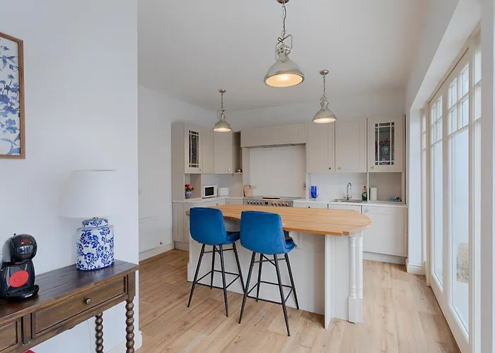 Fitzgeralds - - Sleeps 34 別荘 バリーバニオン