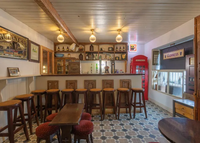 Fitzgeralds - - Sleeps 34 Ballybunion