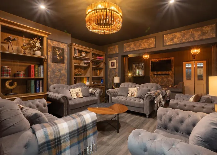 Fitzgeralds - - Sleeps 34 * バリーバニオン