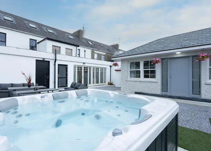 Fitzgeralds - - Sleeps 34